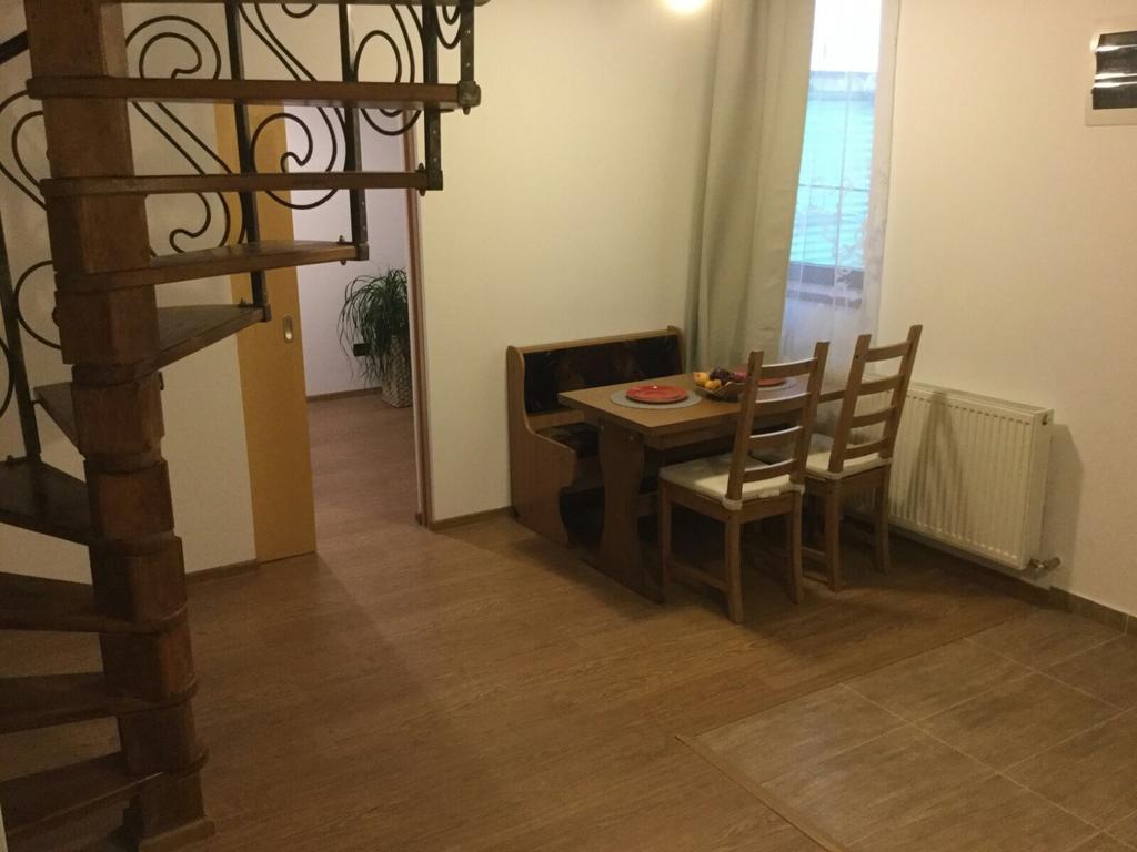 Old House Apartment *